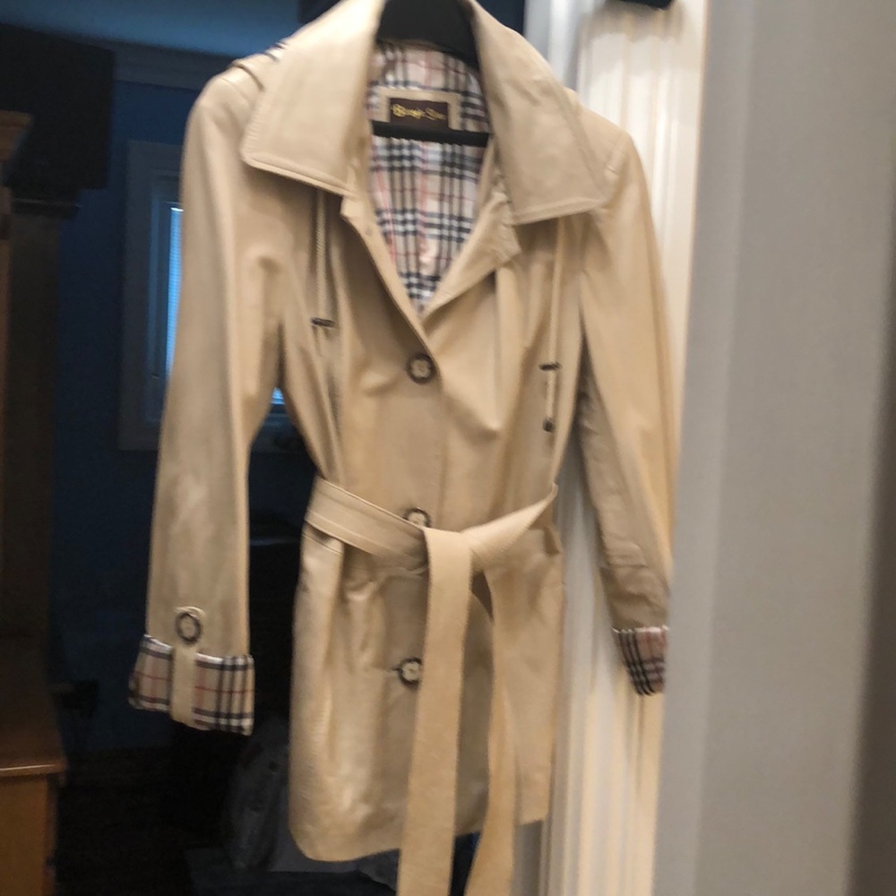 Beautiful, Burberry style ladies leather jacket